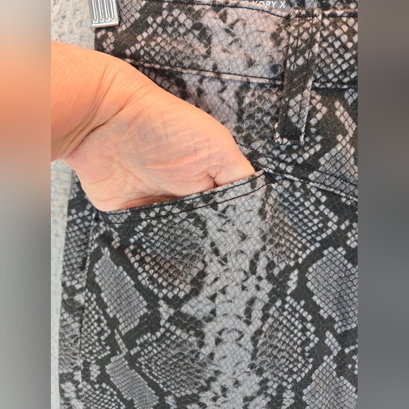 Adrianna Goldschmied Womens Midi Pencil Skirt Sz 25R Black-Gray Snake Print - Picture 8 of 15